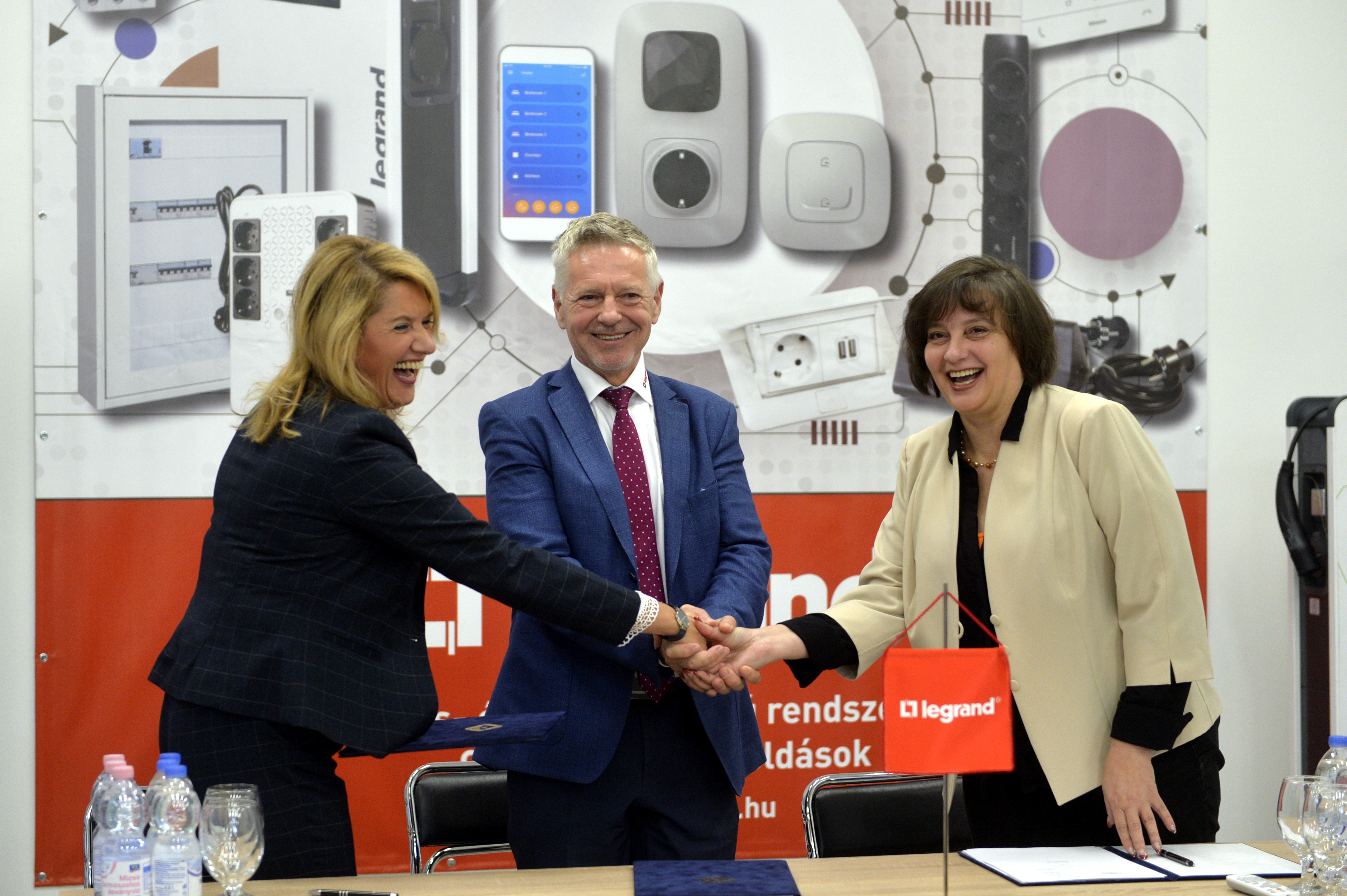 Megnyílt az új Legrand Csepeli Bemutatóterem