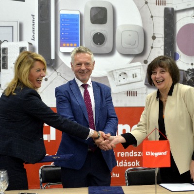 Megnyílt az új Legrand Csepeli Bemutatóterem